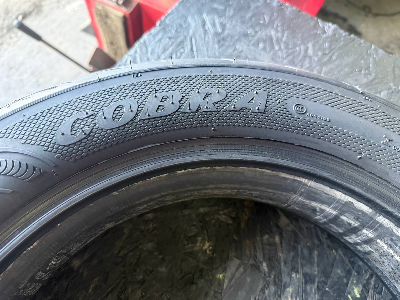 150/80 R16 Avon AV72 Cobra