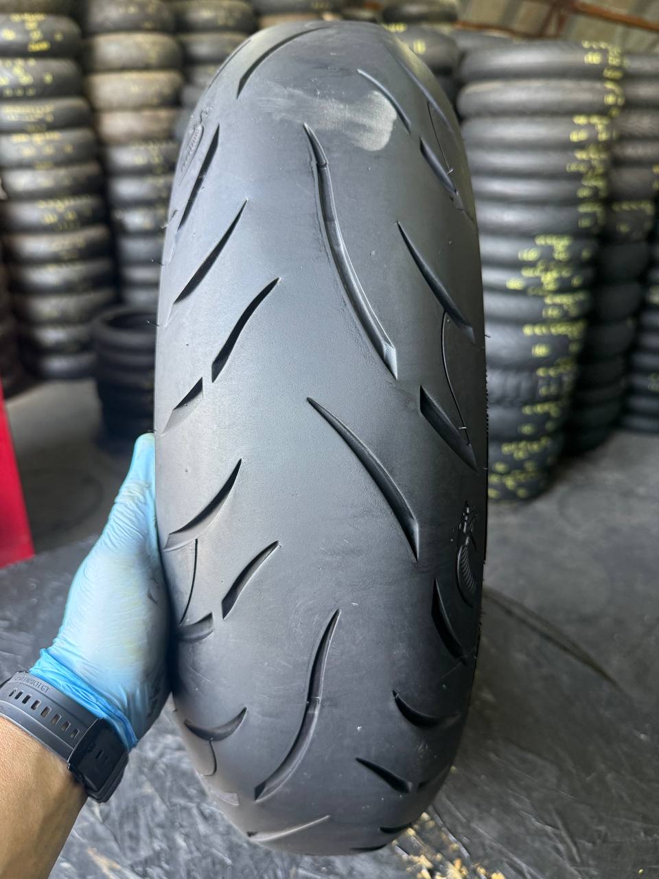 150/80 R16 Avon AV72 Cobra