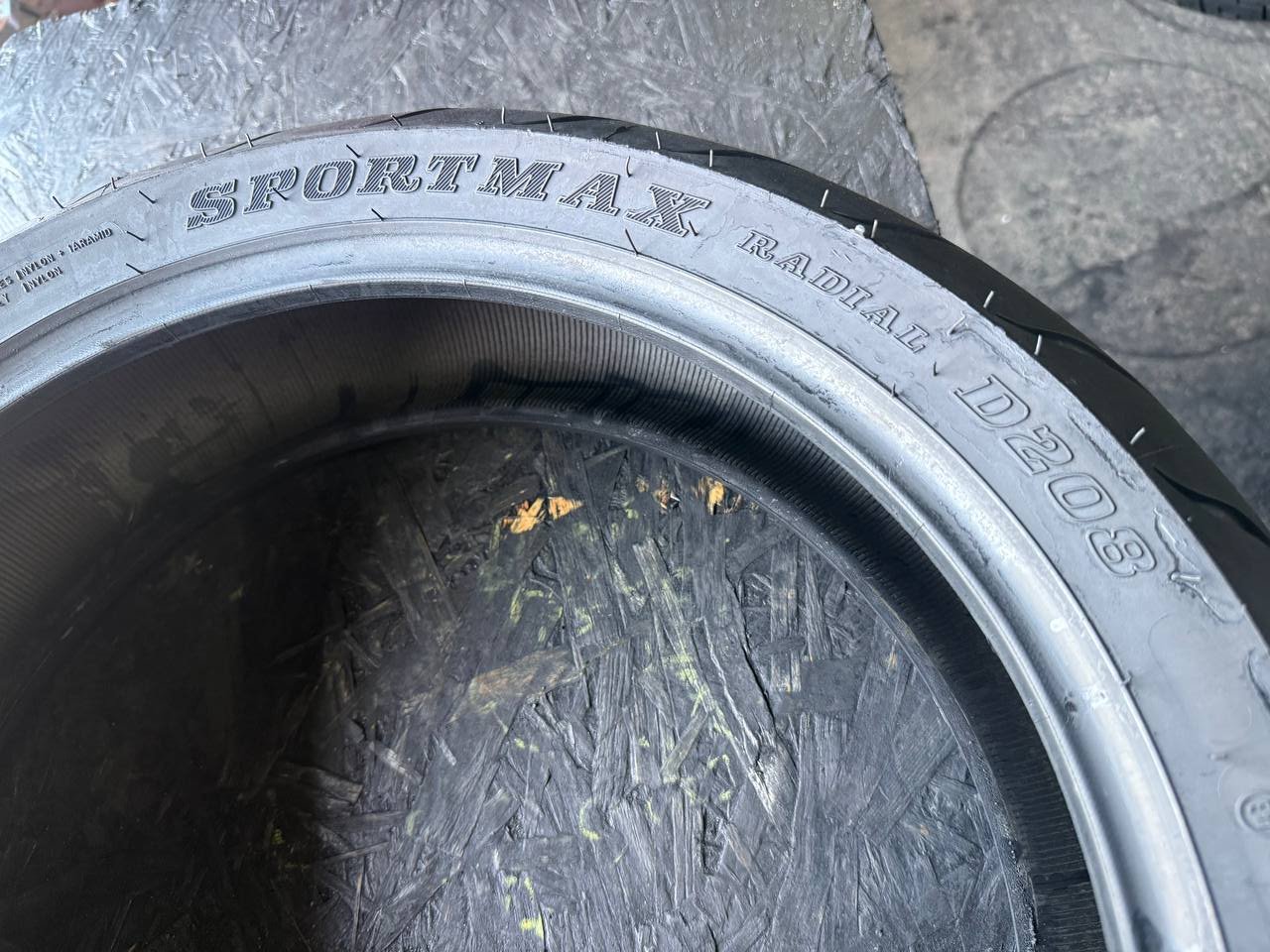 160/60 R17 Dunlop SportMax D208