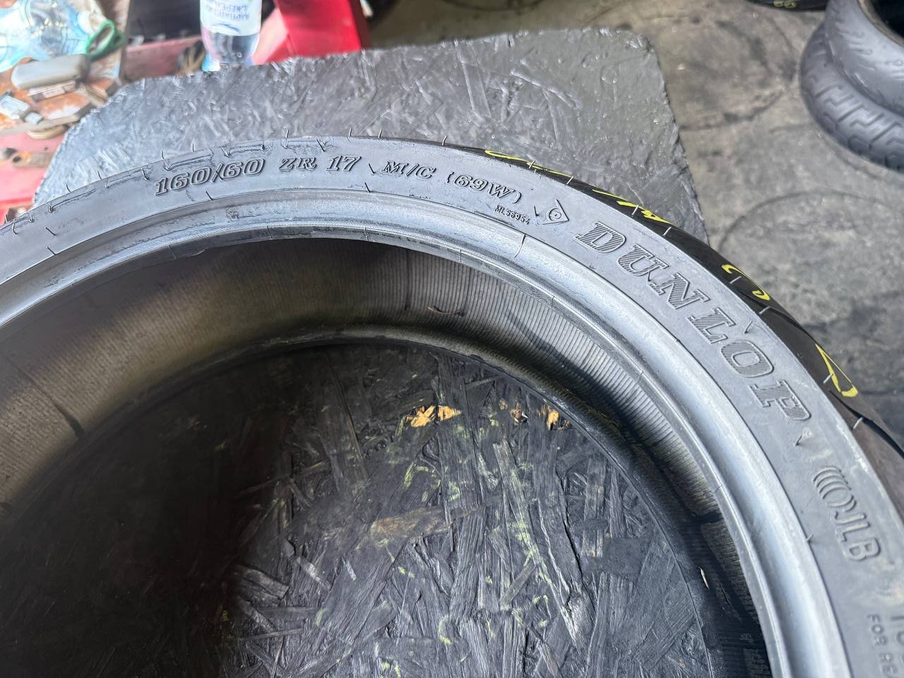 160/60 R17 Dunlop SportMax D208