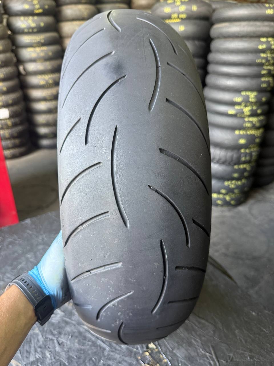 180/55 R17 Metzeler Roadtec Z8 Interact