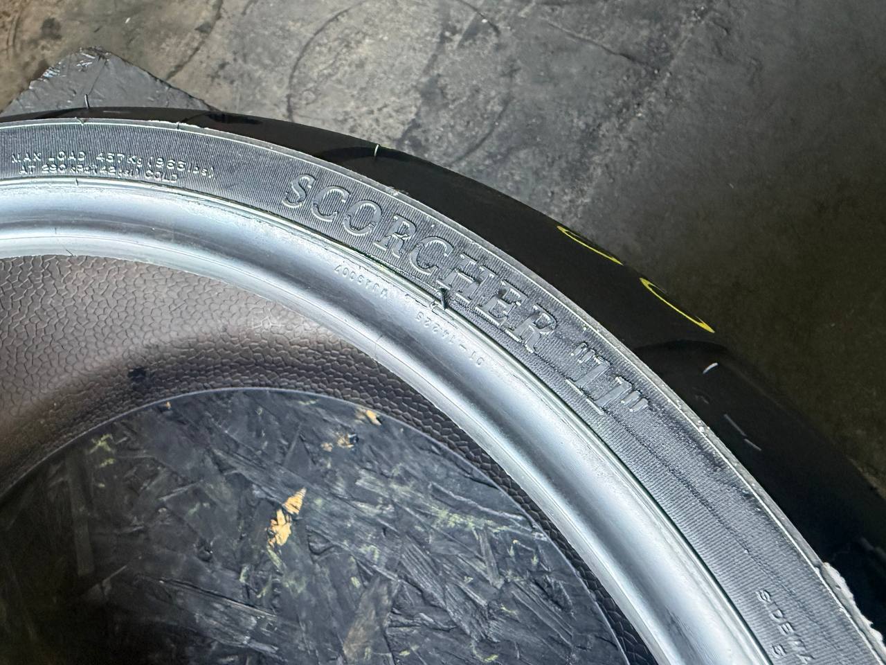 240/40 R18 Michelin Scorcher 11