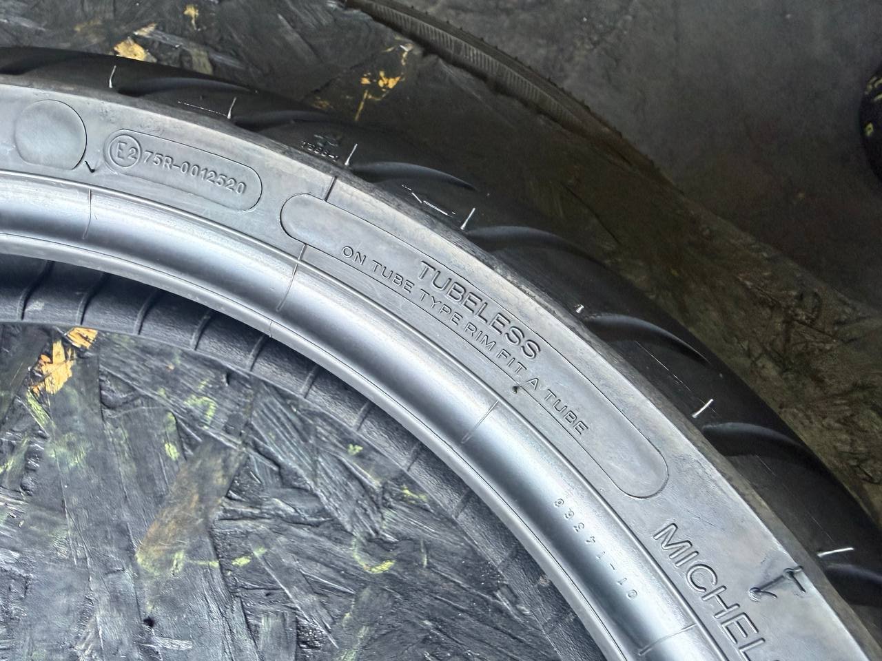 100/80 R17 Michelin Pilot Street