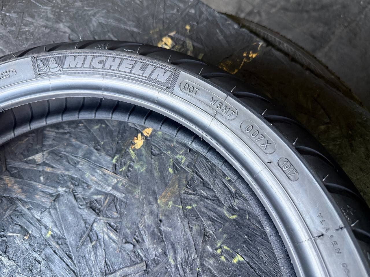 100/80 R17 Michelin Pilot Street