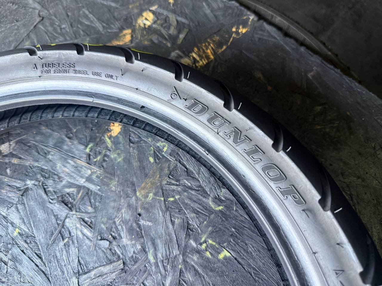 90/80 R17 Dunlop D102FA