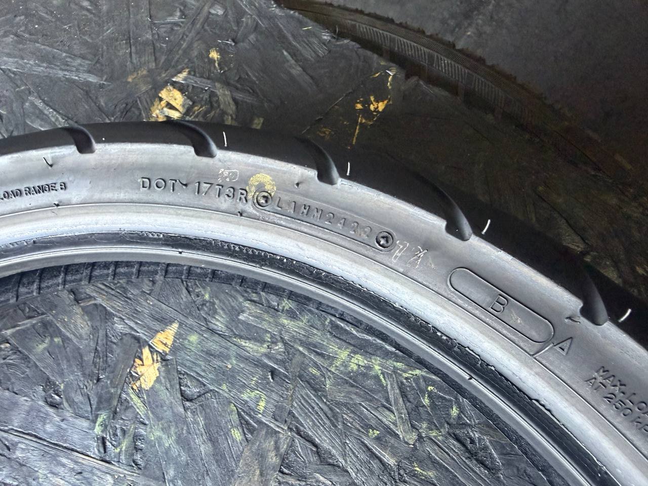 90/80 R17 Dunlop D102FA