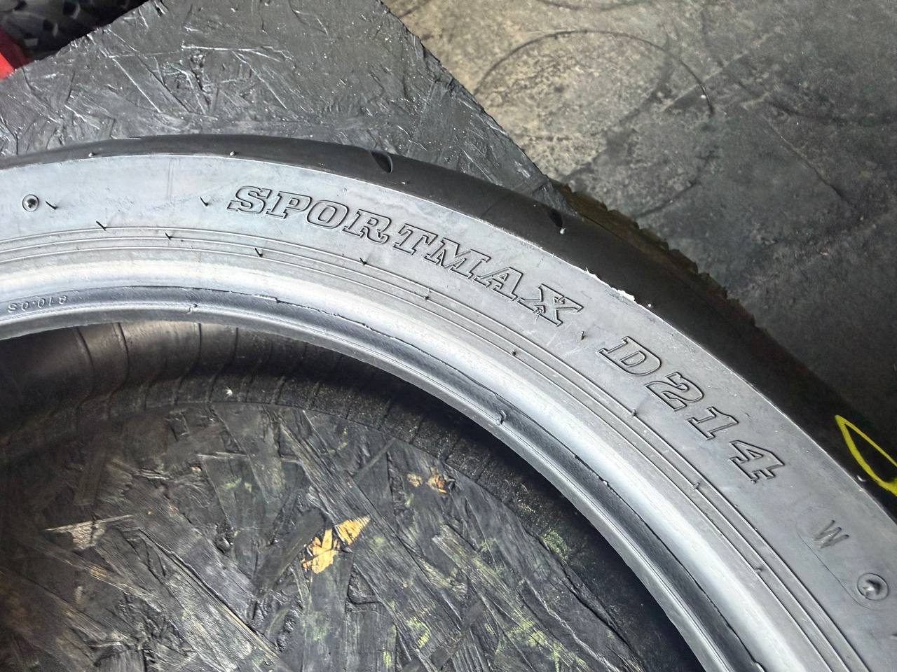 160/60 R17 Dunlop SportMax D214
