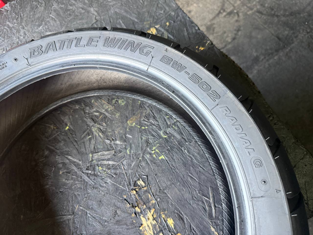 160/60 R17 Bridgestone Battle Wing BW-502