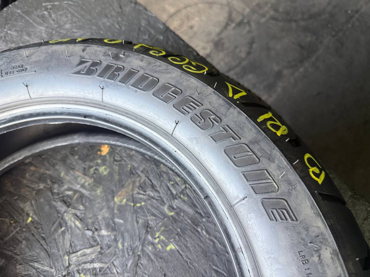 150/80 R16 Bridgestone Exedra Max