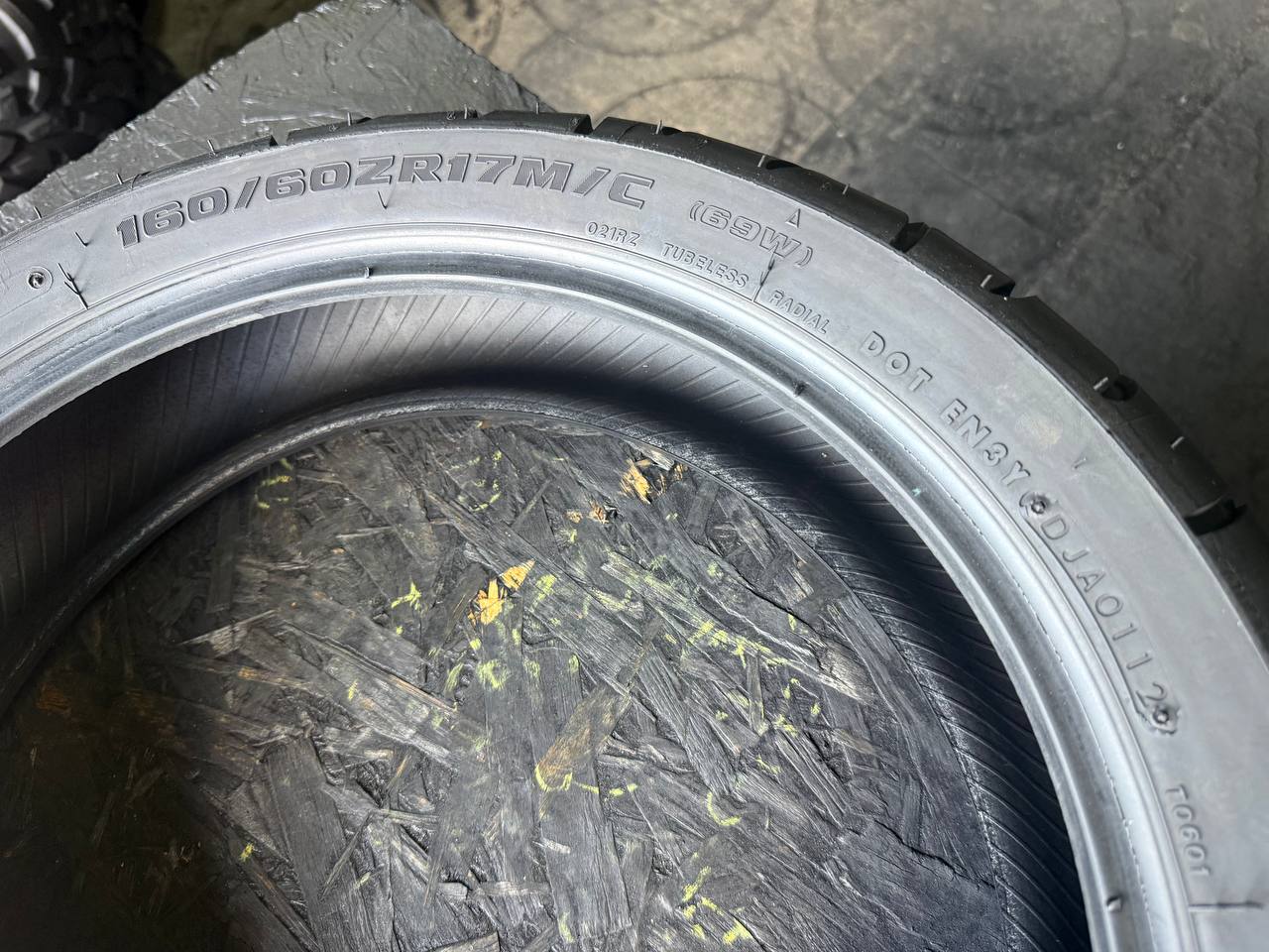 160/60 R17 Bridgestone Battlax Sport Touring BT021R
