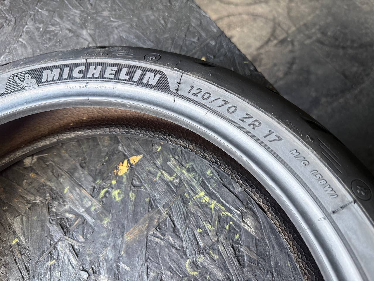 120/70 R17 Michelin Road 5
