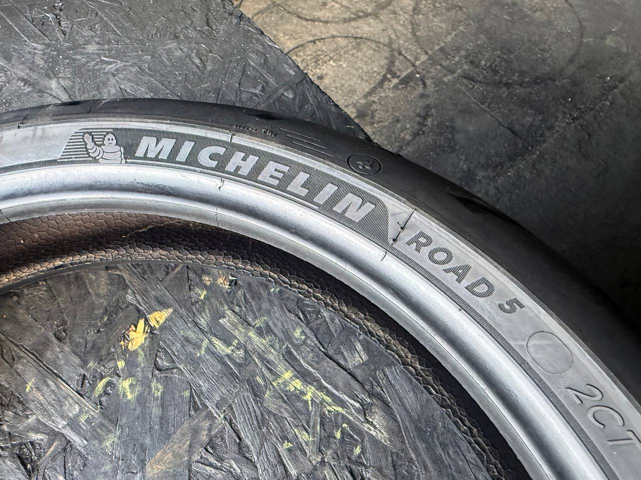 120/70 R17 Michelin Road 5