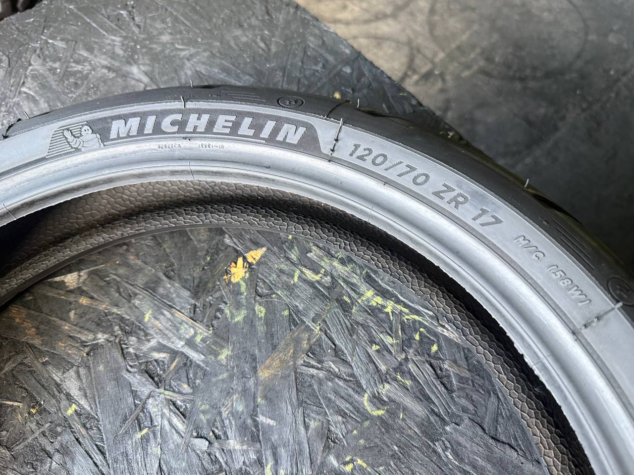 120/70 R17 Michelin Road 5