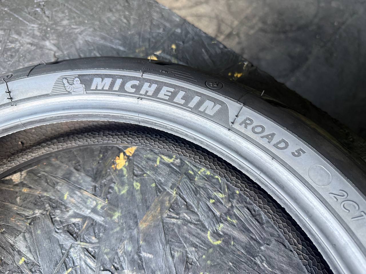120/70 R17 Michelin Road 5