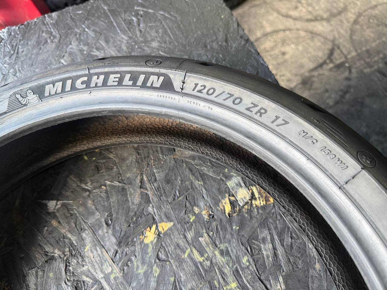 120/70 R17 Michelin Road 5