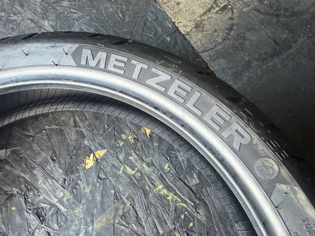 120/70 R17 Metzeler Roadtec 01 SE