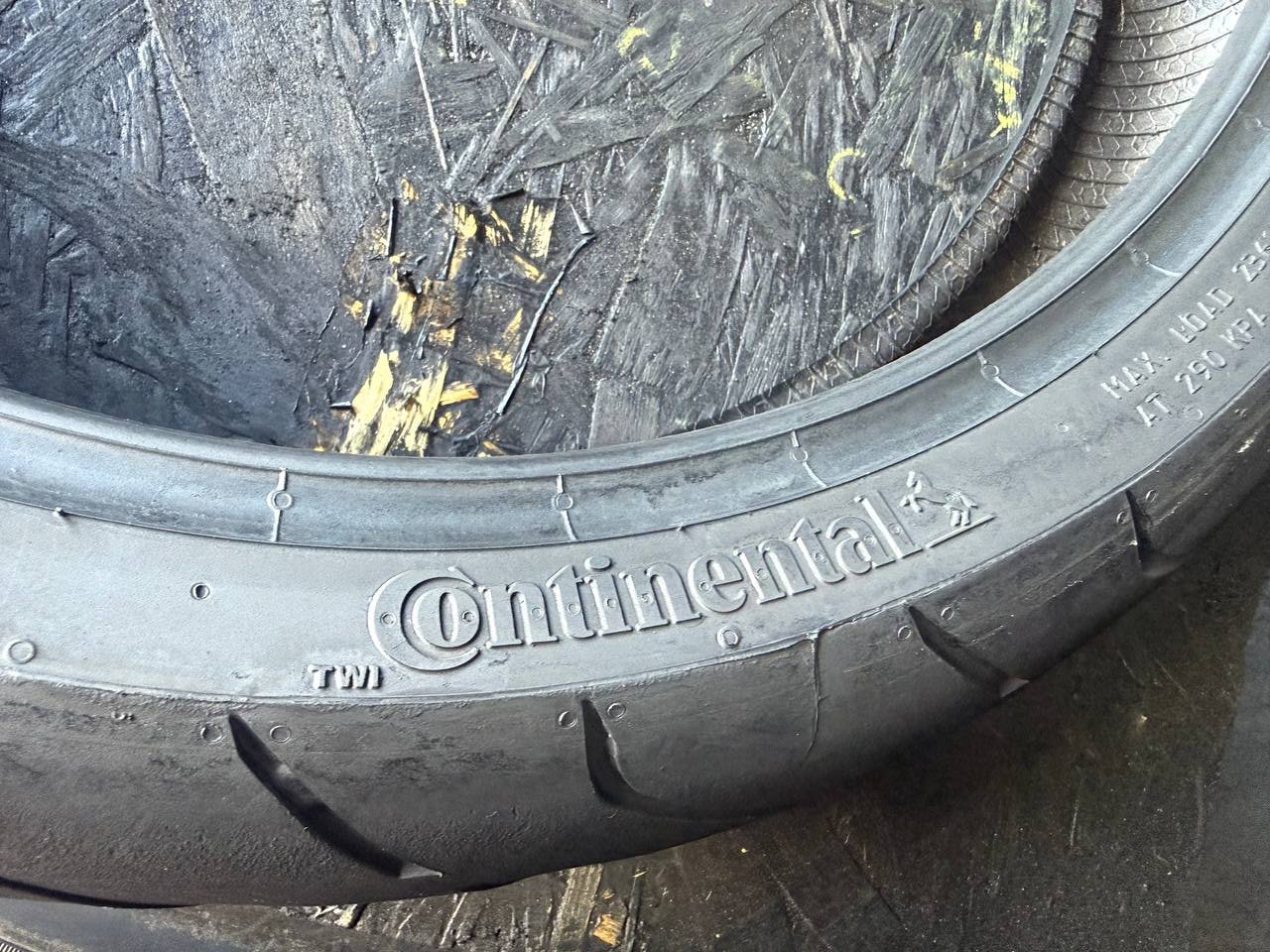 120/70 R17 Continental ContiRoad