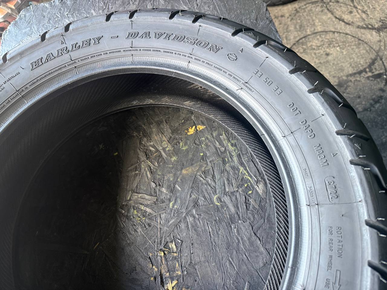 180/70 R16 Dunlop D427