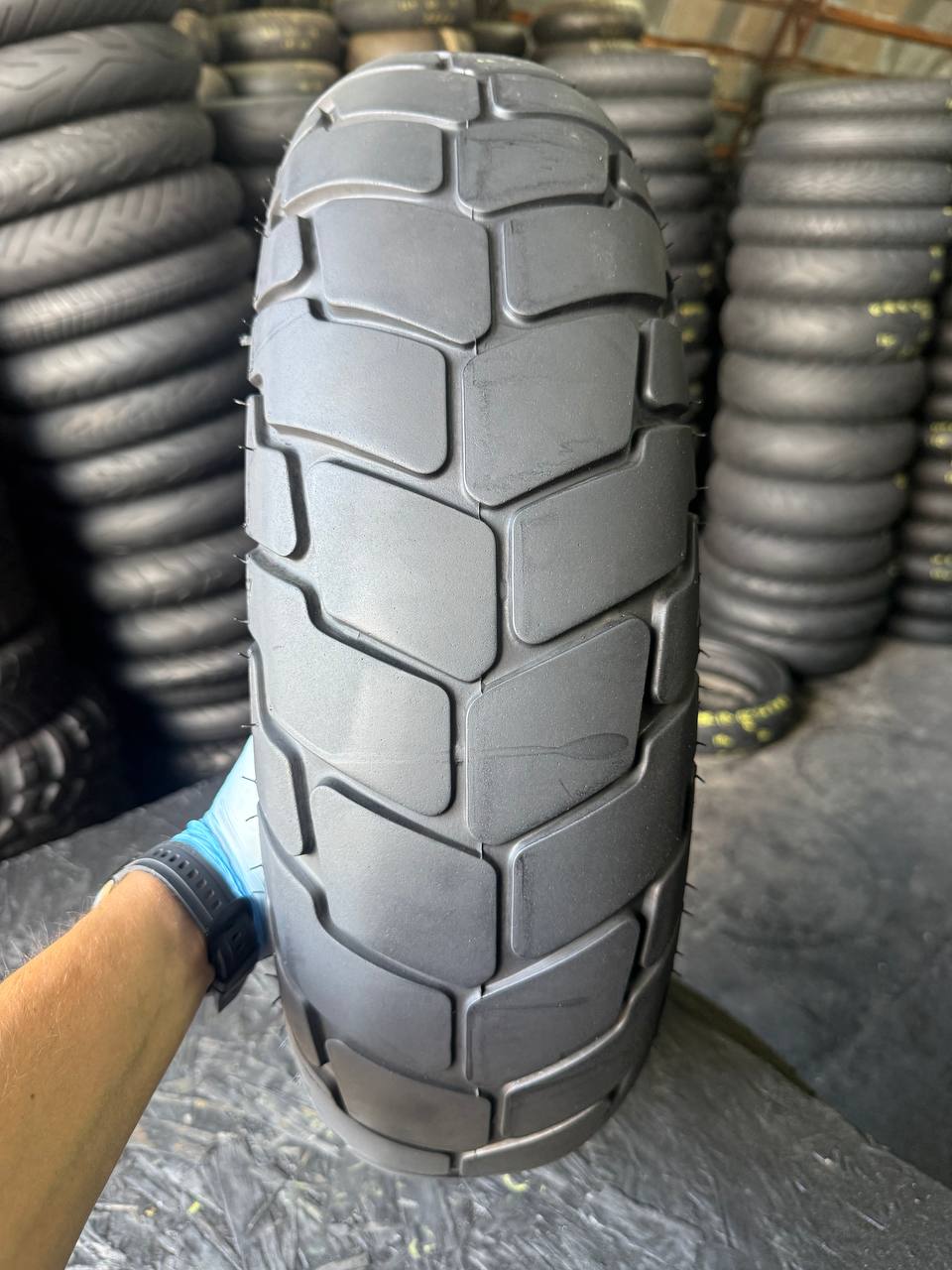 180/70 R16 Dunlop D427