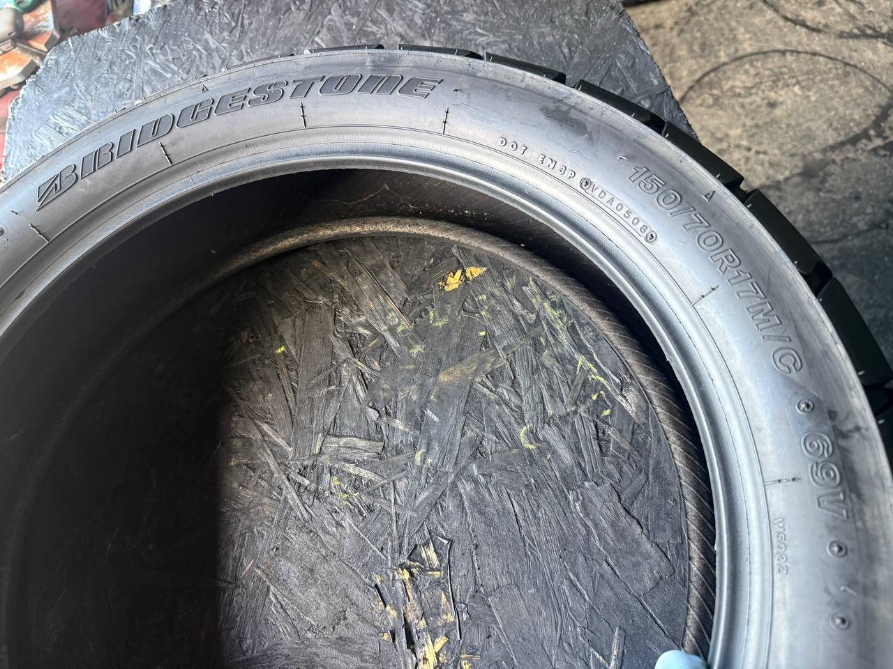 150/70 R17 Bridgestone Battle Wing BW-502