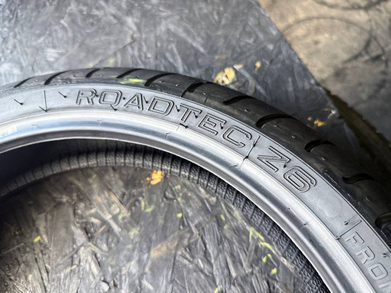 120/70 R17 Metzeler Roadtec Z6