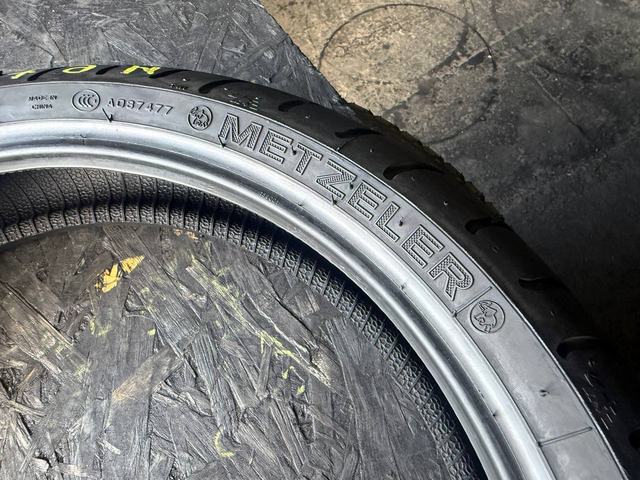 120/70 R17 Metzeler Roadtec Z6