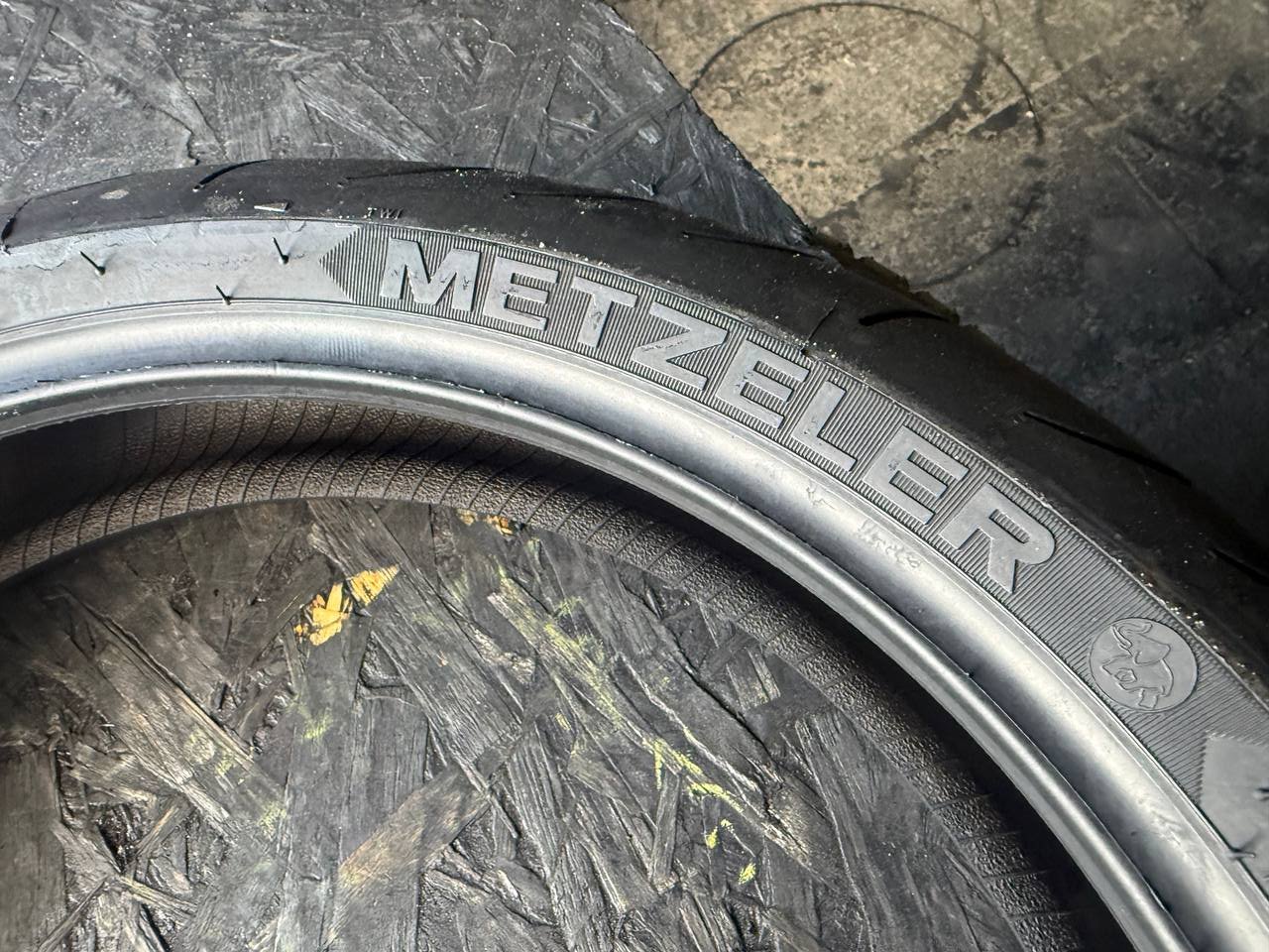 120/70 R17 Metzeler Sportec M9 RR