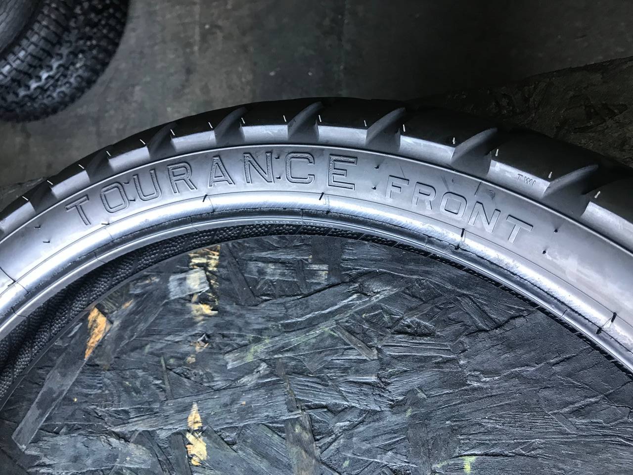 90/90 R21 Metzeler Tourance Front