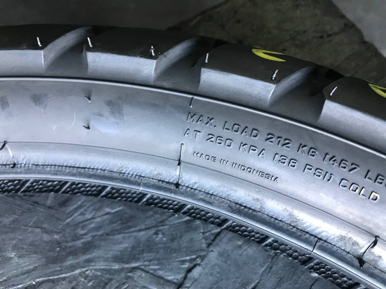 90/90 R21 Metzeler Tourance Front