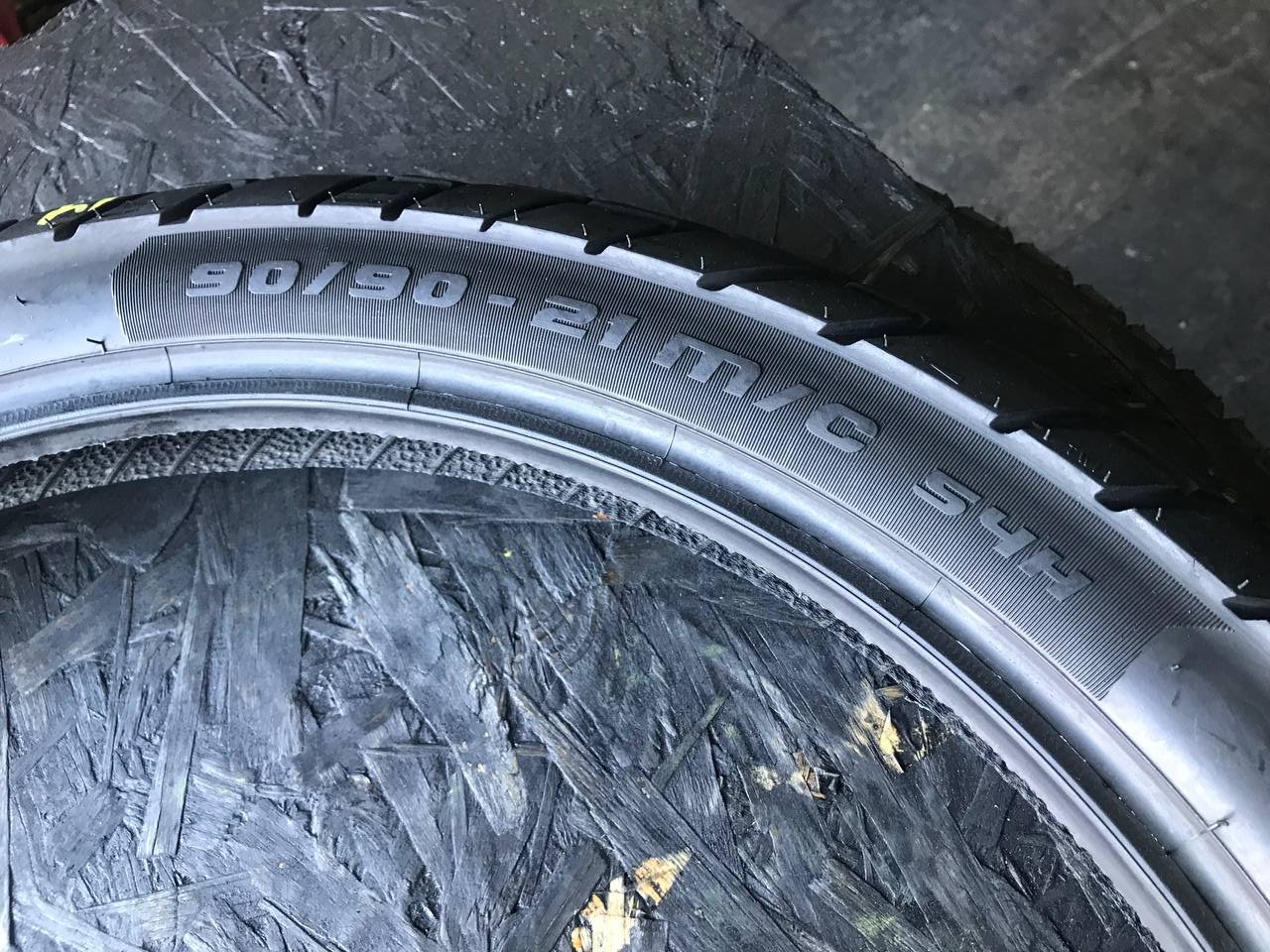 90/90 R21 Metzeler Karoo Street