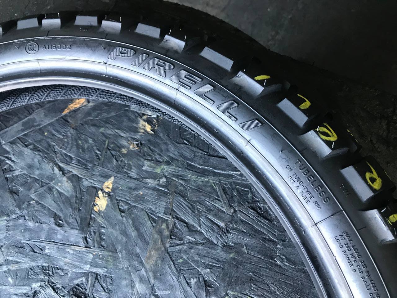 90/90 R21 Pirelli Scorpion Rally STR