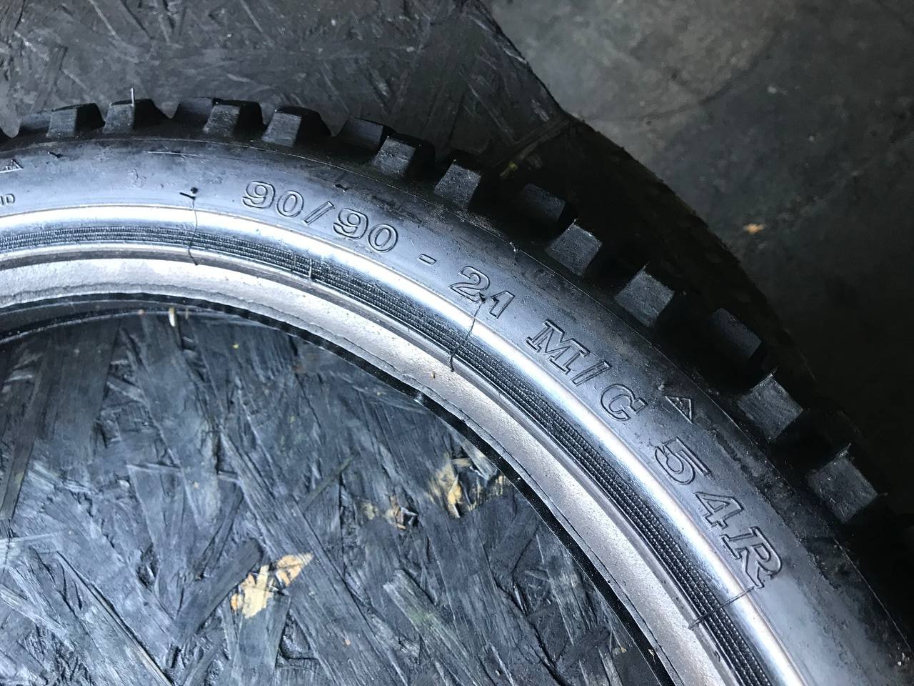 90/90 R21 Vee Rubber 