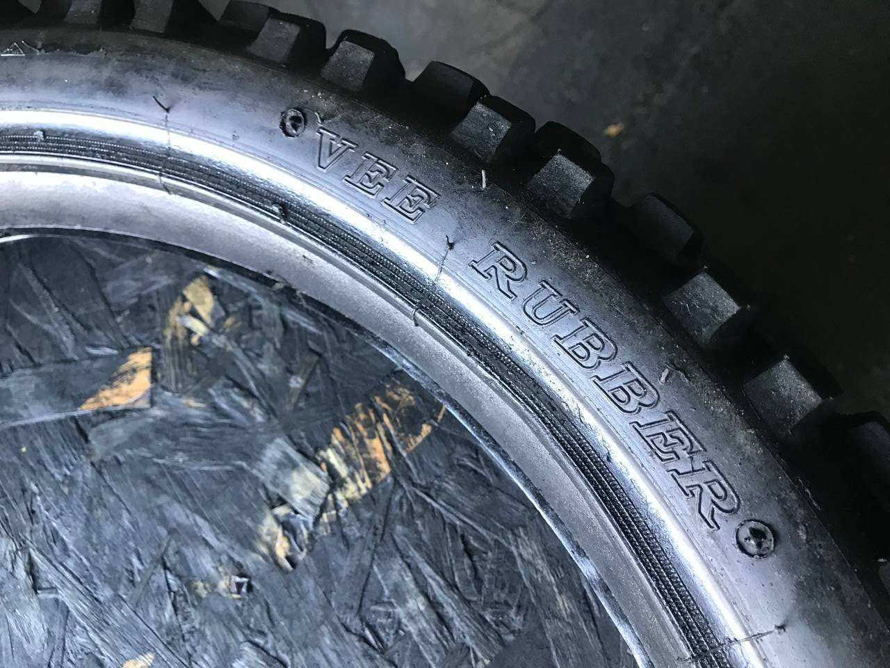 90/90 R21 Vee Rubber 