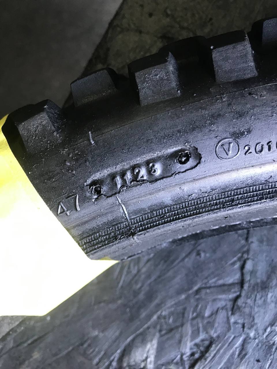 90/90 R21 Vee Rubber 