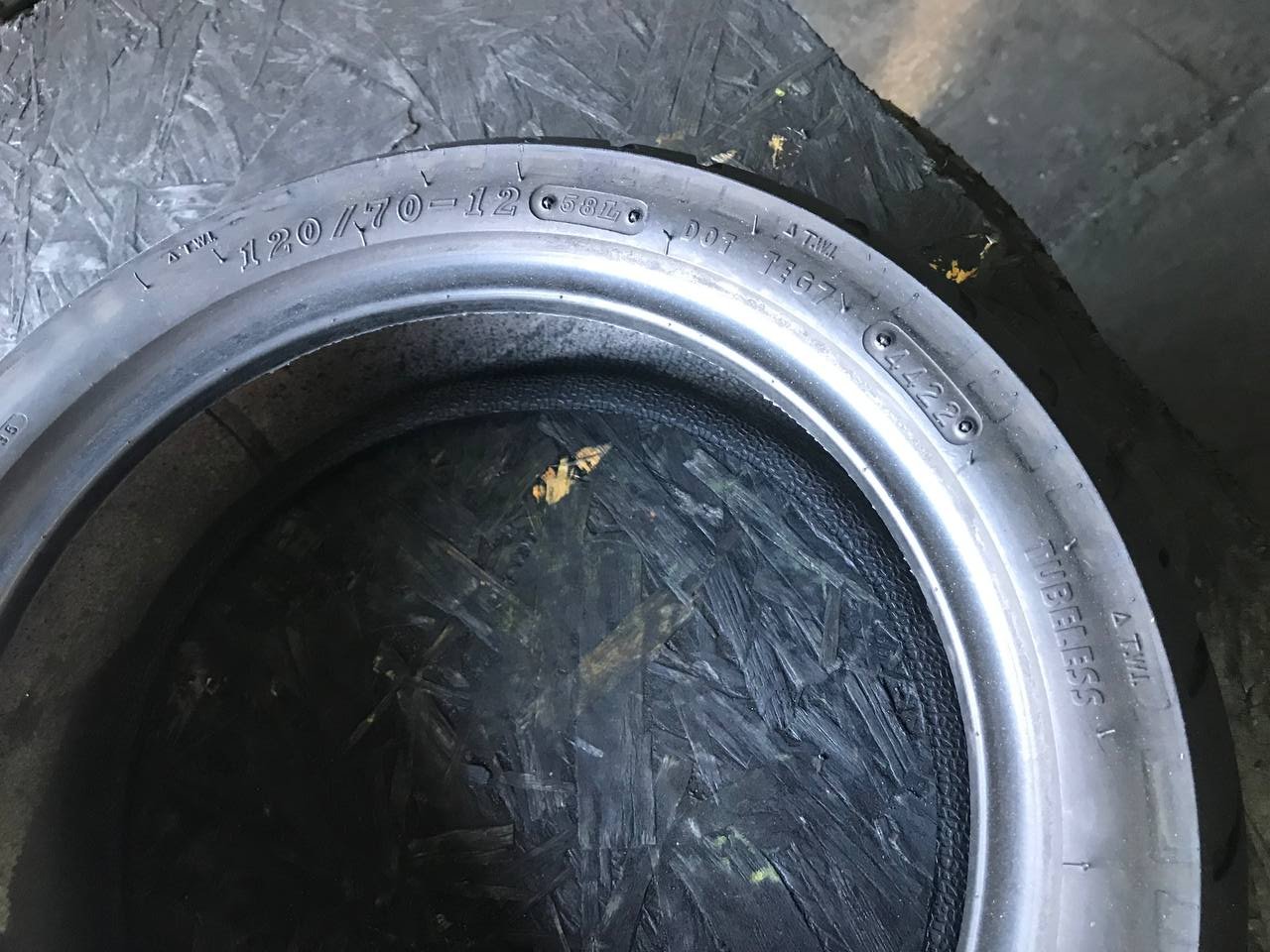 120/70 R12 CST 