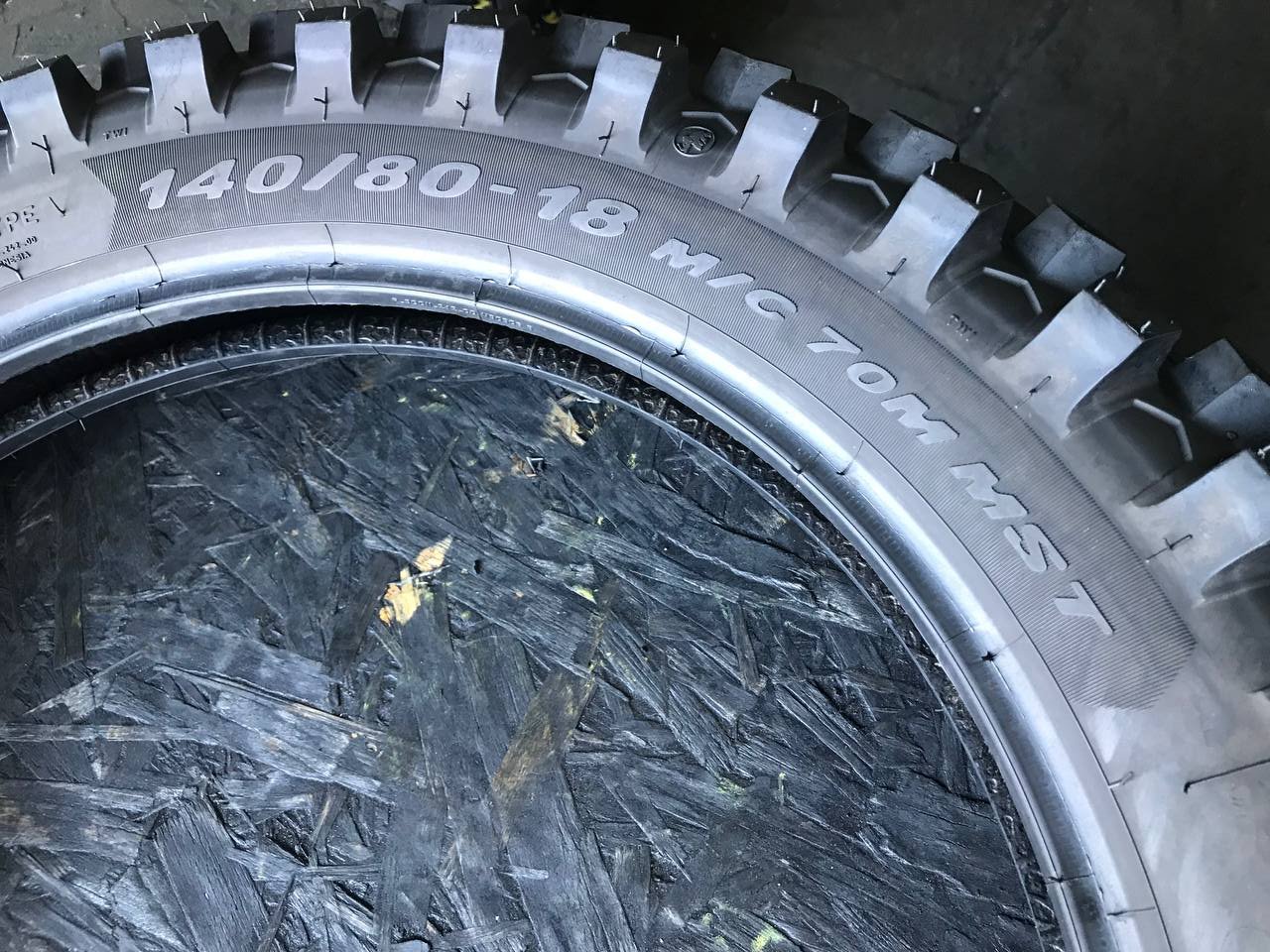 140/80 R18 Metzeler MC360 Mid Hard