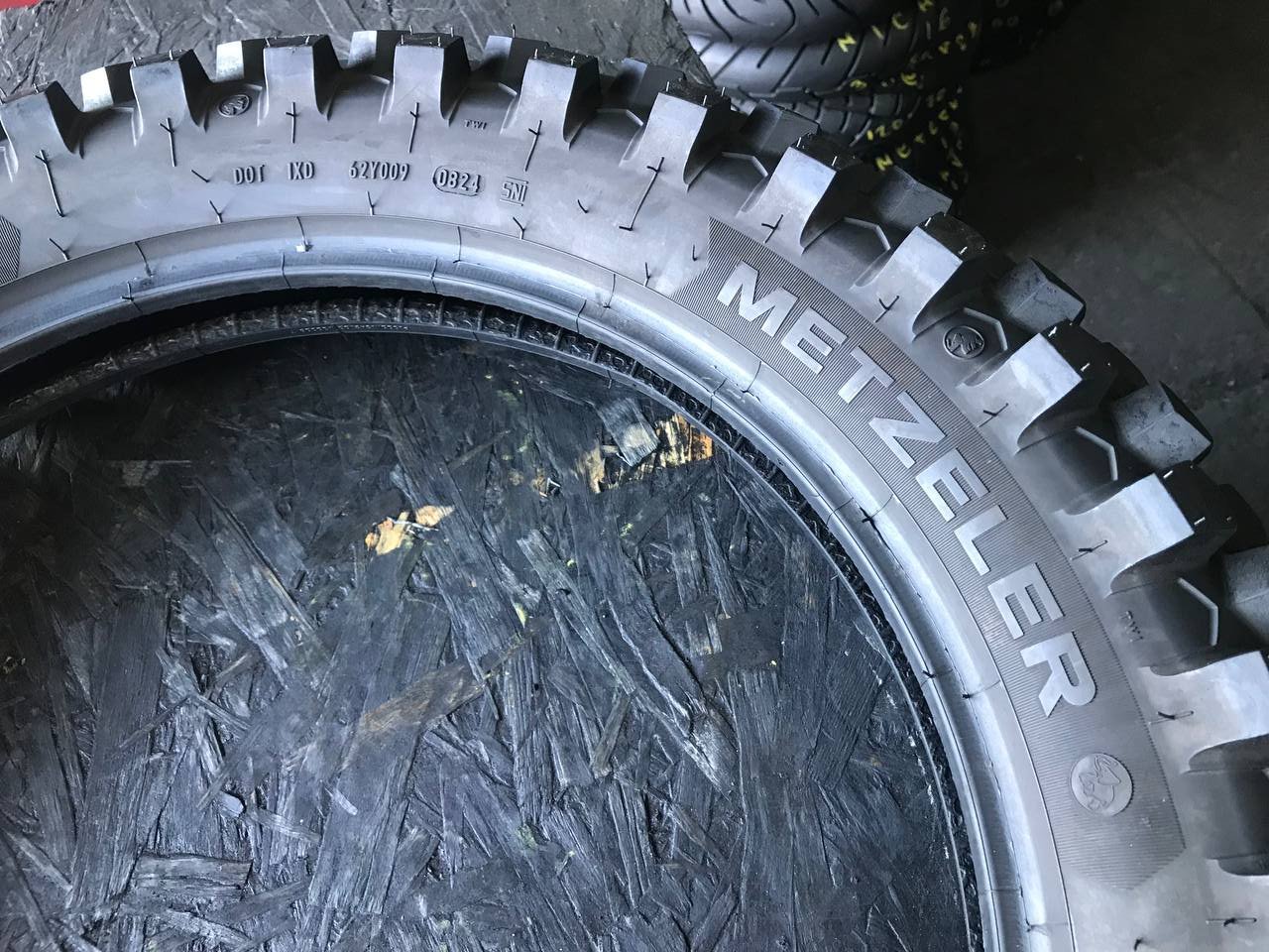 140/80 R18 Metzeler MC360 Mid Hard