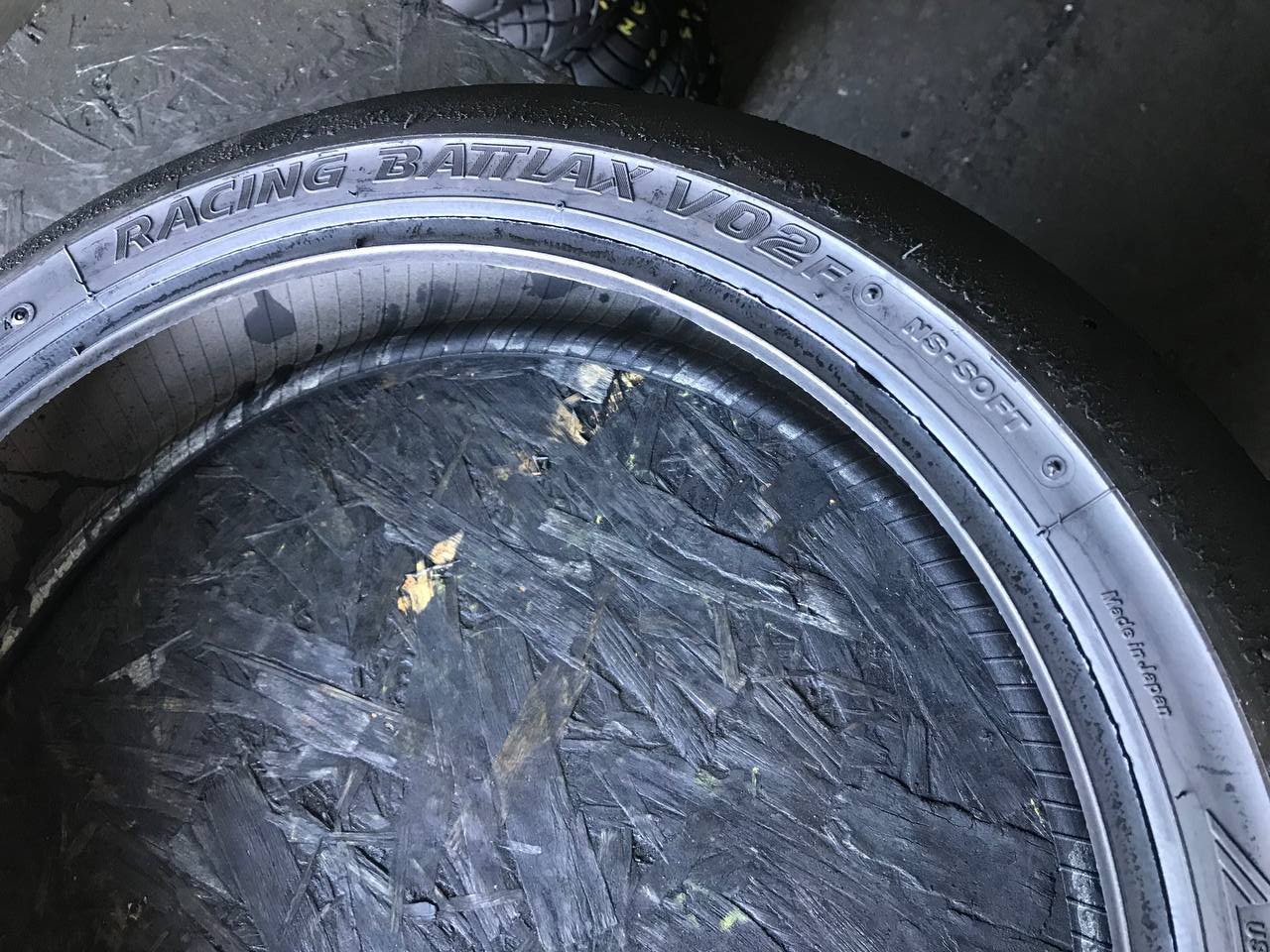 120/605 R17 Bridgestone Racing Battlax V02F