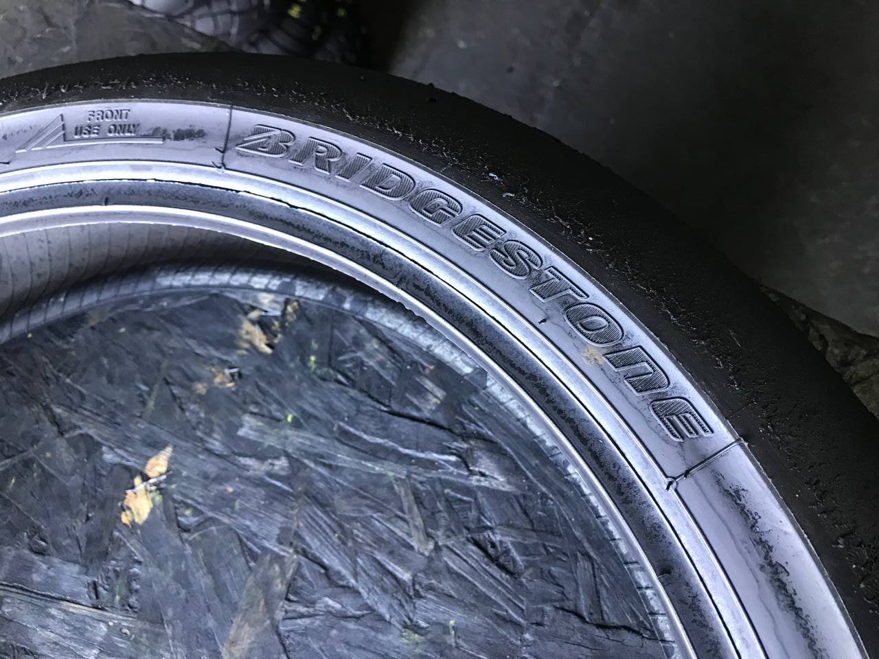 120/605 R17 Bridgestone Racing Battlax V02F