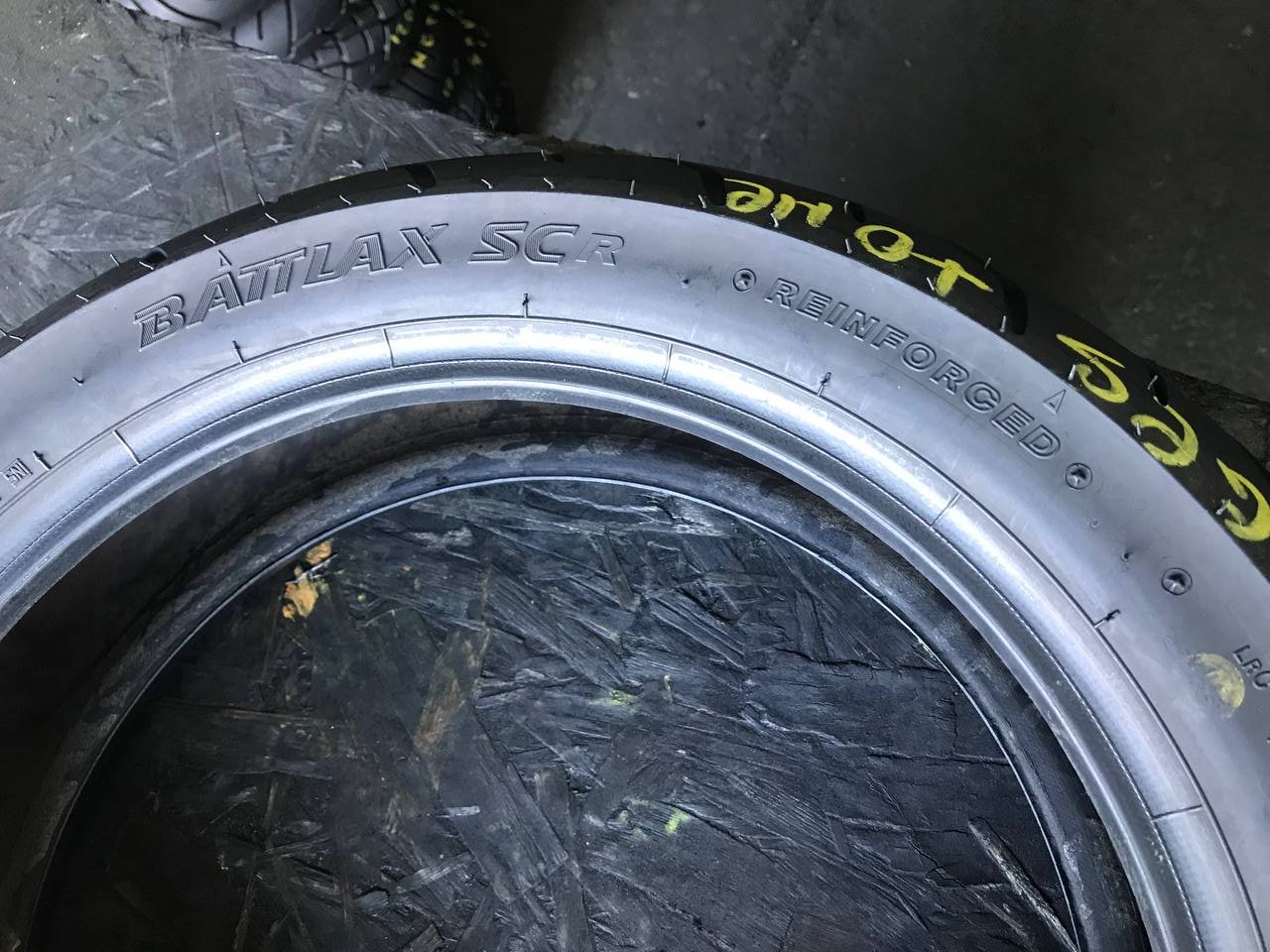 140/70 R14 Bridgestone Battlax SCR
