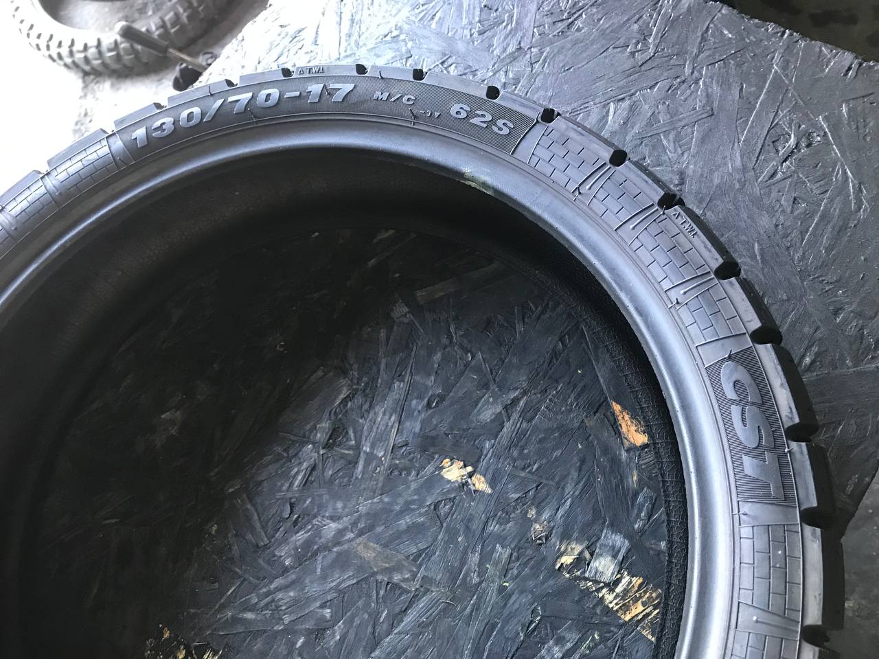 130/70 R17 CST CM-AD01