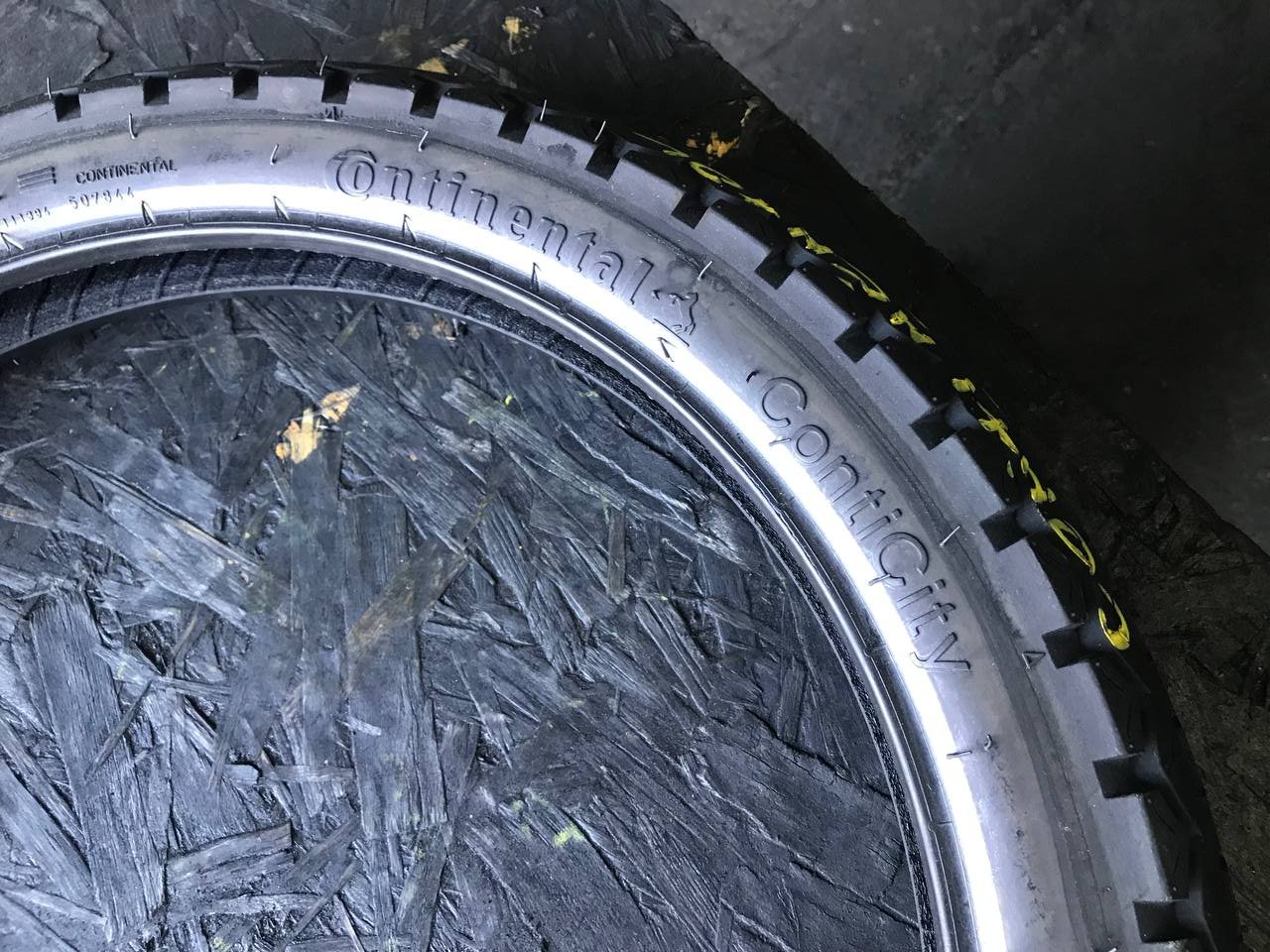 80/100 R18 Continental ContiCity