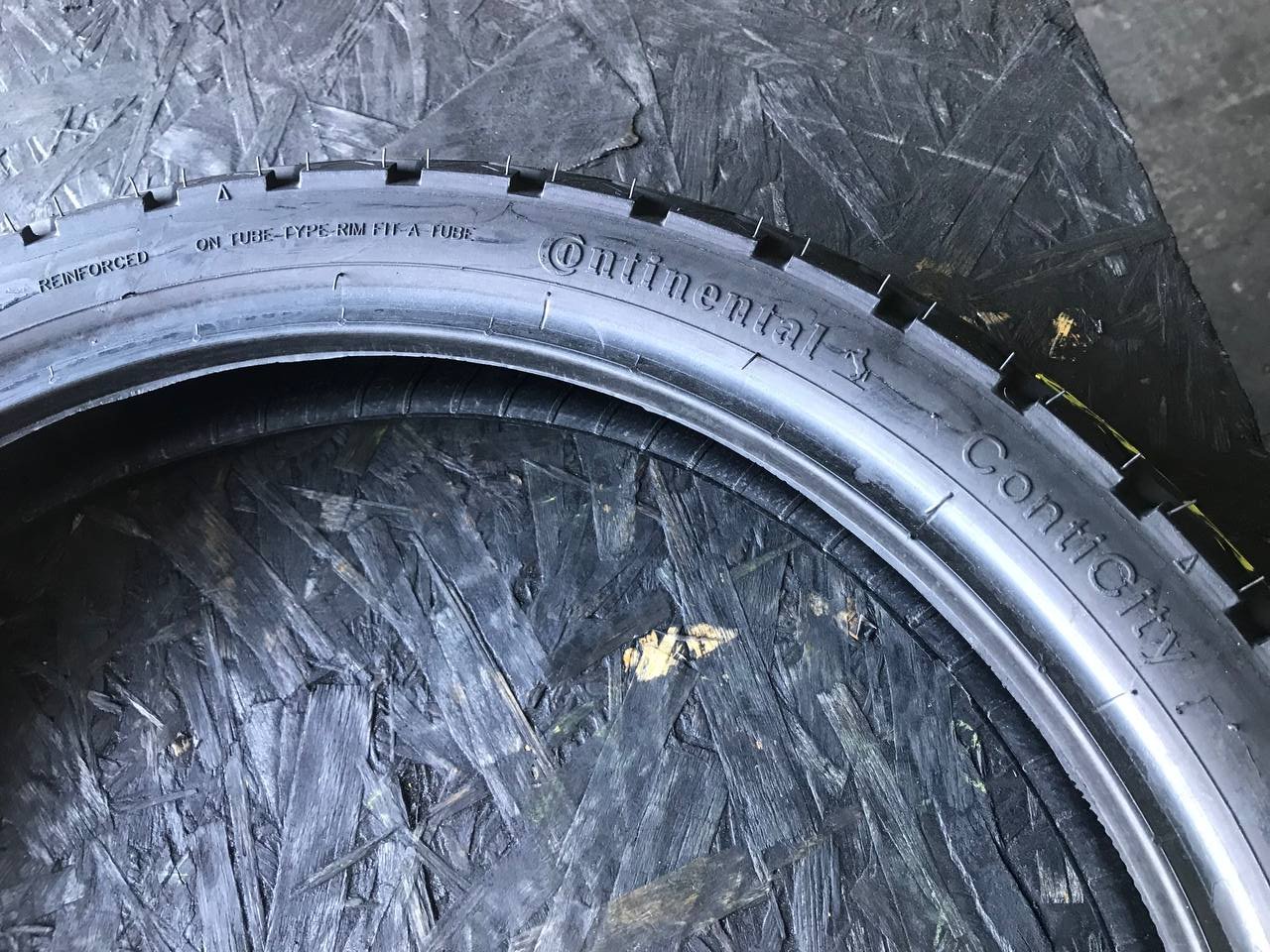 90/90 R18 Continental ContiCity