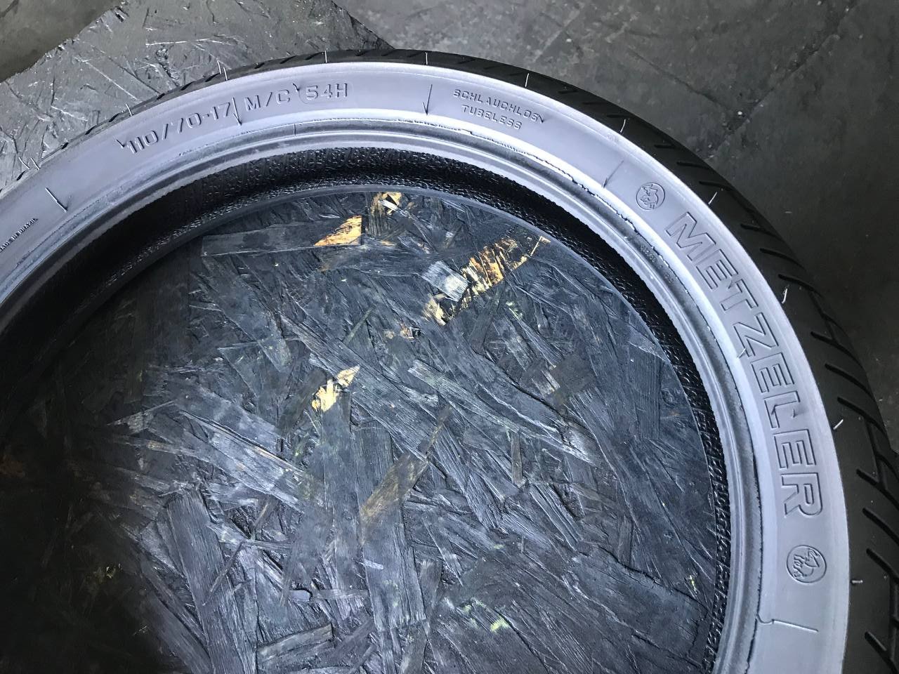 110/70 R17 Metzeler Lasertec