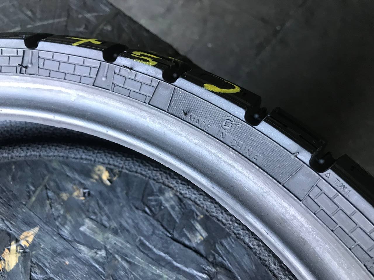 110/70 R17 CST CM-AD01