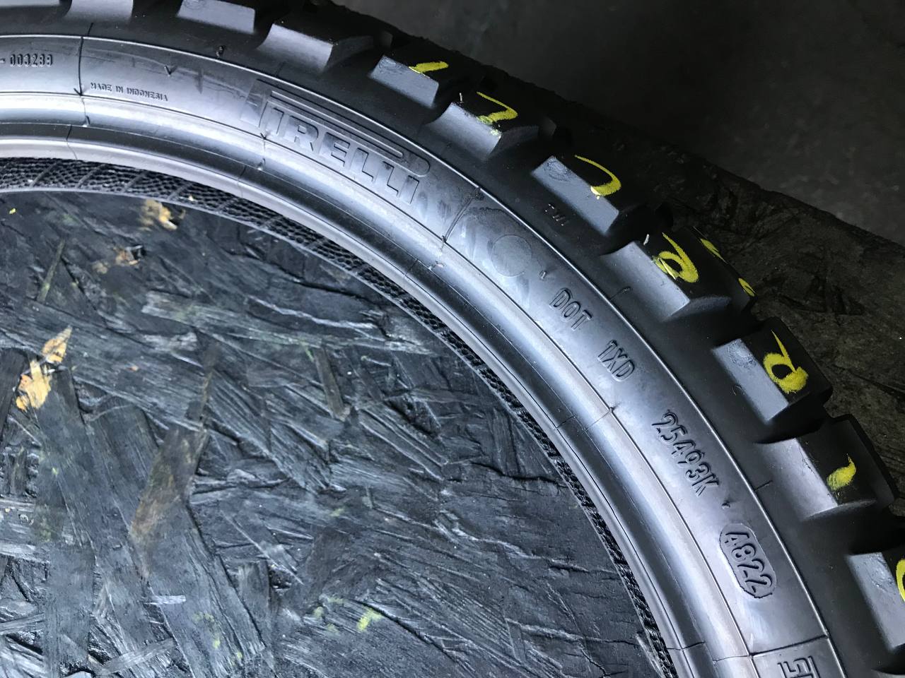 90/90 R21 Pirelli Scorpion Rally STR