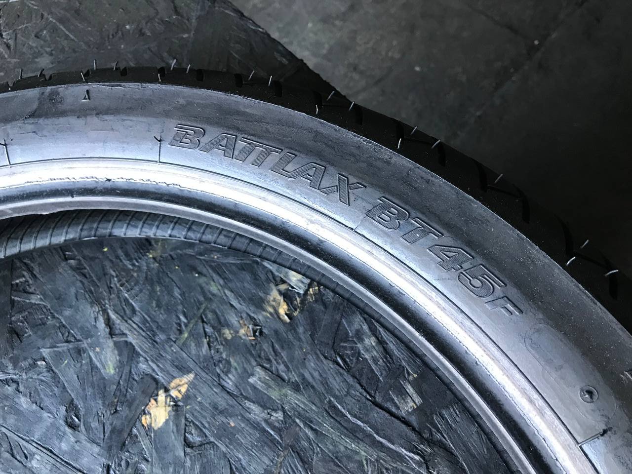 / R19 Bridgestone Battlax BT45F