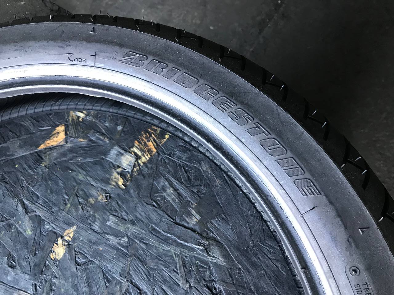 / R19 Bridgestone Battlax BT45F