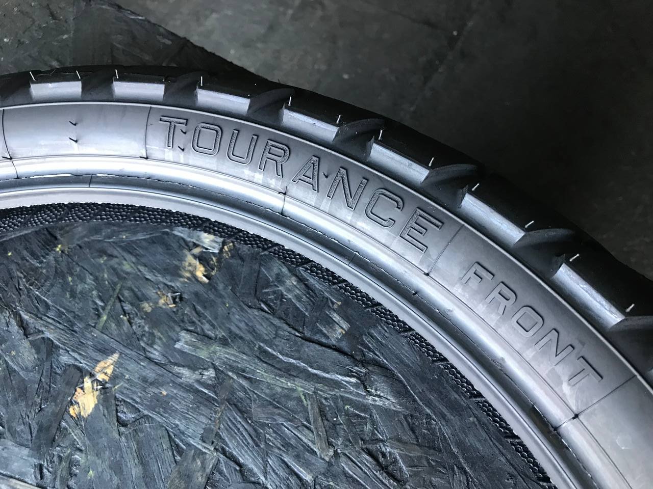 90/90 R21 Metzeler Tourance Front
