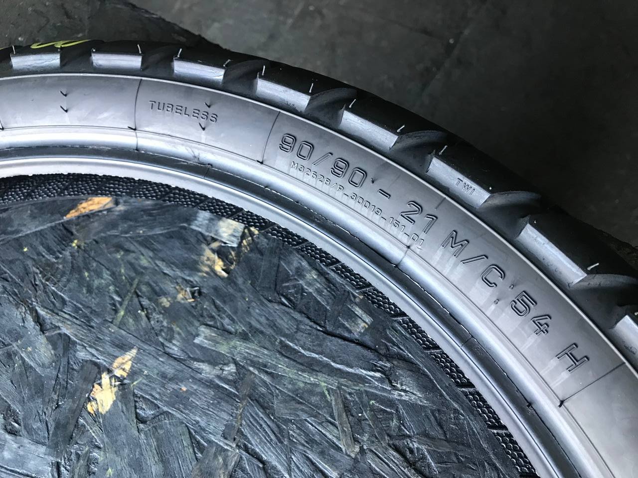 90/90 R21 Metzeler Tourance Front